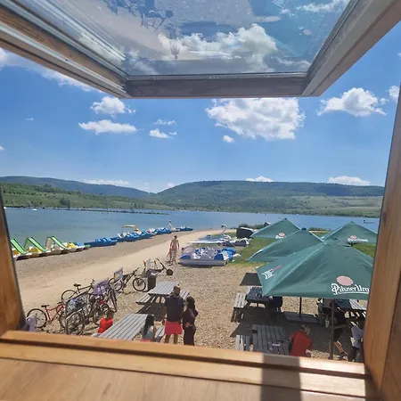 Rodinny S Vyhledem Na Jezero Milada Camping
