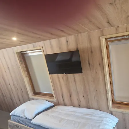 Campsite Rodinny S Vyhledem Na Jezero Milada